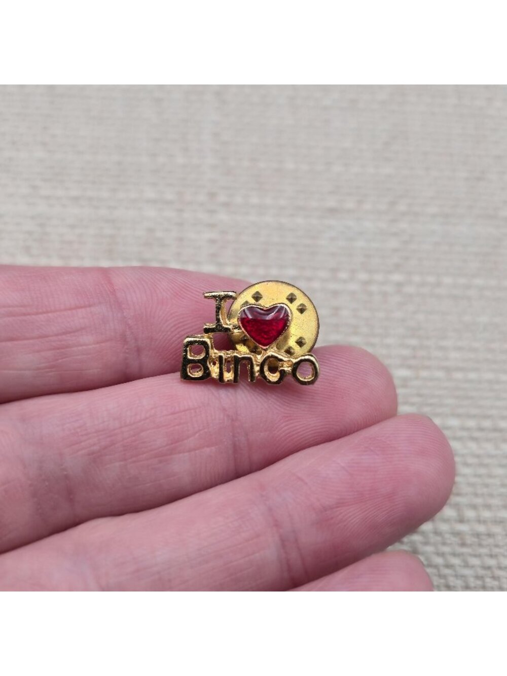Vintage Gold Tone "I Love Bingo" Enamel Lapel Pin with Red Heart A8964